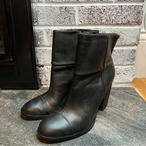 L.L.Bean Signature Leather High Heel Bootie Size 10